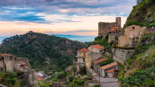 Xaç Atası kəndi turist bumu yaşayır - Kiçik bir kənd dünyada tanındı