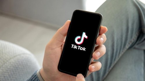 Tiktokerləri niyə &ldquo;qəhrəman&rdquo; edirik?