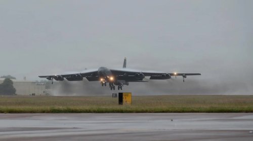 Dünyada yalnız bir təyyarə yanakı eniş edə bilir: B-52-nin xüsusi texnologiyası