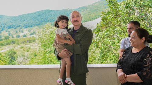 &ldquo;O biri qız hanı? Onunla ayrı çəkdirərik&rdquo;