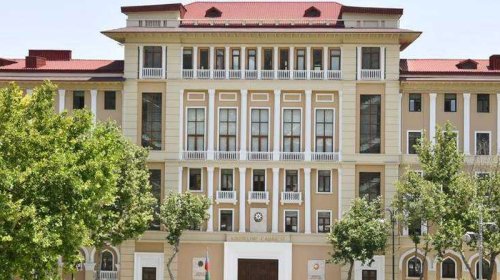Nazirlər Kabinetinin balansındakı iki avtomobil hərraca çıxarılır