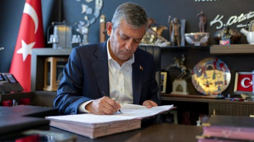 CHP-dən istefa verdi, yeni partiya yaratdı