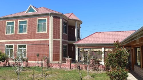 Novxanının ən hündür və bahalı ərazisində dəbdəbəli villa satılır - FOTOLAR