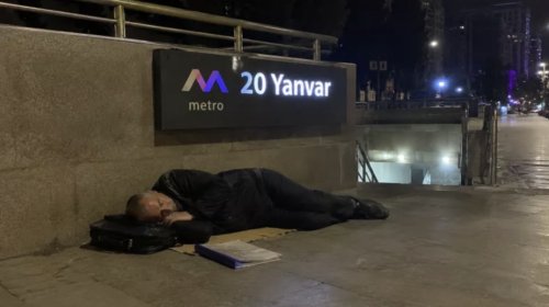 Bakıda müəllim küçədə yatdı, hər şeyi oğurlandı