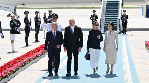 Prezident və birinci xanım Daşkənddən Buxaraya gedib