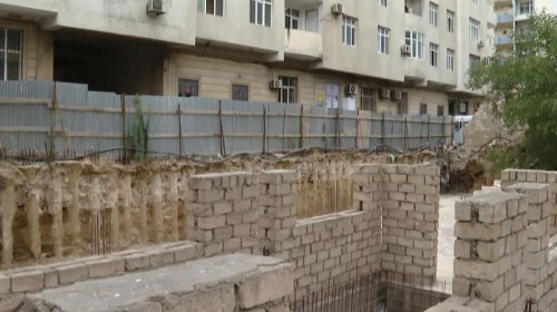 Yeni binada aparılan tikinti sakinlərə problem yaratdı - VİDEO
