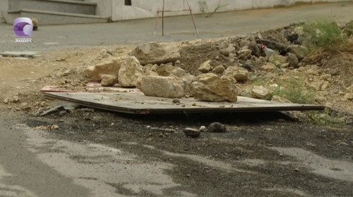 Tikinti şirkətinin yük maşınları məhəllədaxili yolu yararsız hala saldılar - VİDEO