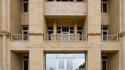 Naxçıvan İcra Hakimiyyəti 230 min manata işıq dirəkləri və park oturacaqları alır