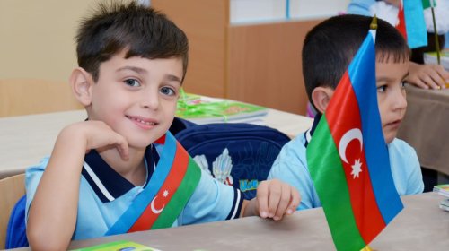 Yeni dərs ili ailələrə neçəyə başa gələcək? - İnfoqrafika