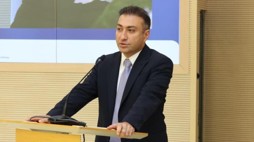 Anar Bayramov direktor müavinini işdən çıxardı