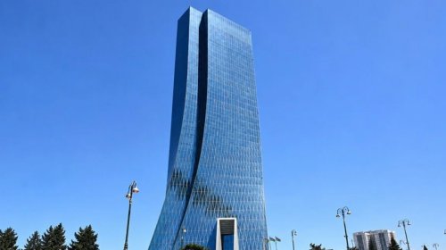 AMB: Kommersiya banklarını birləşməyə məcbur etmirik
