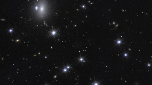 Astronomlar erkən Kainatdakı qalaktikaların qeyri-adiliyini izah etdi