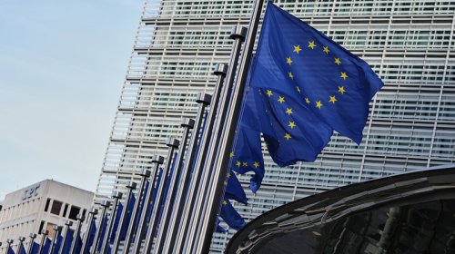 "Bloomberg": Aİ dünya siyasətində müşahidəçi statusuna düşüb