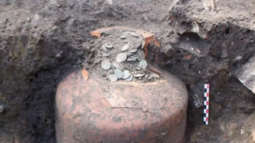 Arxeoloqlar 1800 illik evin altında on minlərlə Roma sikkəsi tapdı