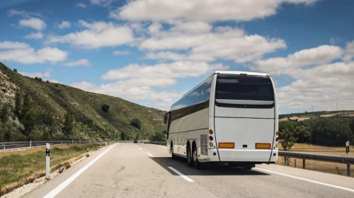 Yüzlərlə kilometr köhnə avtobuslarda: Rayonlara gediş-gəliş niyə sınağa çevrilir?