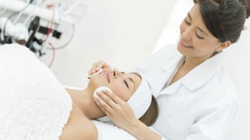 38 kosmetoloqun qanunsuz fəaliyyət göstərdiyi üzə çıxdı &ndash; RƏSMİ