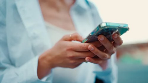 Dövlət Xidməti illik elektron pul köçürmələrində yeni həddi aylıq 50 min manata qaldırdı
