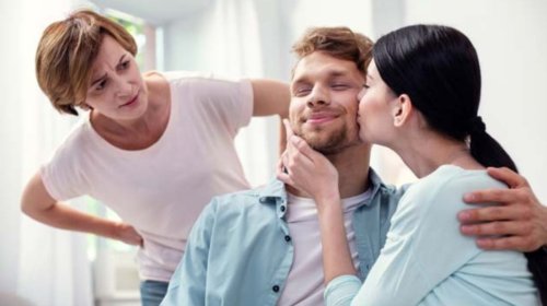 Yeni evlənənlər valideynlərlə birgə yaşamalıdır? &ndash; Psixoloq DANIŞDI