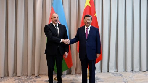İlham Əliyev Si Cinpini təbrik etdi
