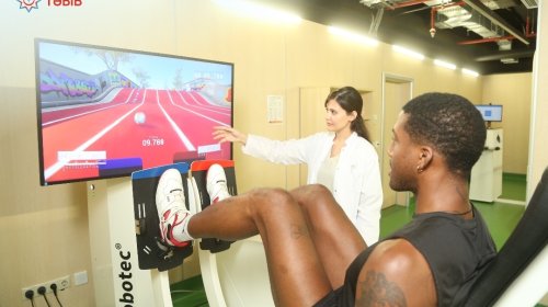 Kubalı voleybolçu Yeni Klinikanın Robotik Reabilitasiya Mərkəzində reabilitasiya keçərək uğurlu nəticə əldə edib