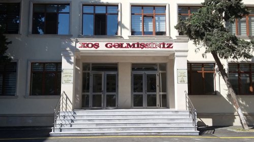 "1150 yerlik məktəbdə 3 mindən çox şagird oxuyur"