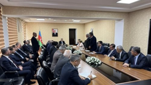 İki məmura töhmət verildi, ikisinə xəbərdarlıq edildi


