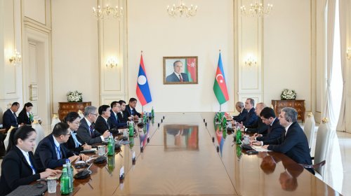 İlham Əliyevin Laos Prezidenti ilə geniş tərkibdə görüşü oldu - FOTO