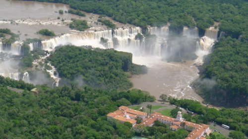 Argentinada məşhur şəlalələr bağlandı: Güclü El-Nino təhlükə yaratdı