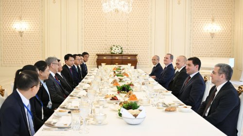 İlham Əliyevin adından Laos Prezidentinin şərəfinə rəsmi nahar verdildi - FOTO