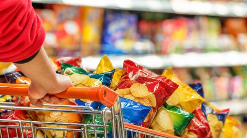 Bakıda supermarketdə 100 minlik fırıldaq - Müdir çipsilərə görə həbs edildi