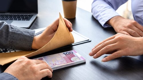 Korrupsiya barədə məlumat verən şəxslərə nə qədər mükafat veriləcək?