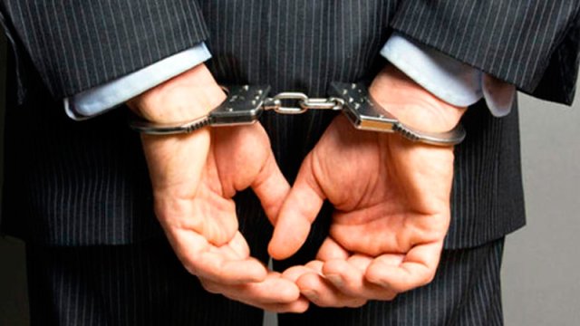 Daha bir vəzifəli şəxs rüşvətə görə tutuldu (VİDEO)