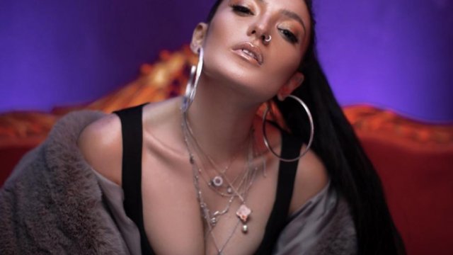 Dilarə Kazımova yarıçılpaq görüntüsü ilə gündəmdə (FOTO)