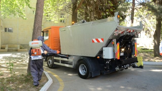 Bakıda həkimlərin geyimləri hər gün belə məhv edilir (FOTO)