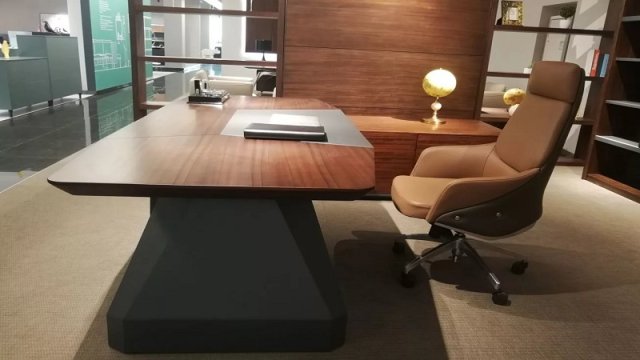 Azərbaycanda iş adamının silahı oğurlandı