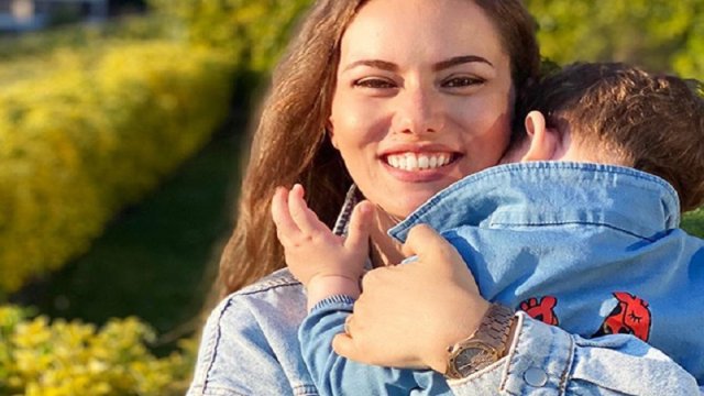 Aktrisa 300 minlik saatı ilə gündəm oldu (FOTOLAR)