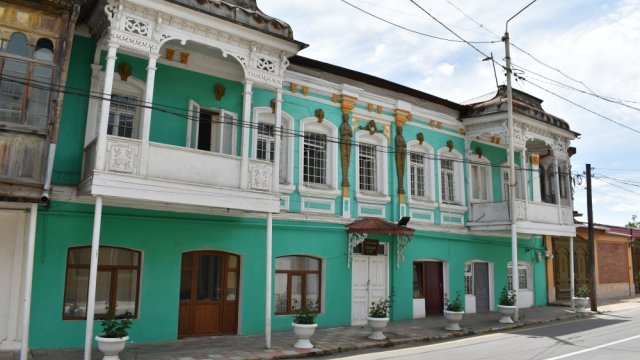 Qubalı milyonçunun “Doğum evi”nə çevrilən mənzilindən REPORTAJ