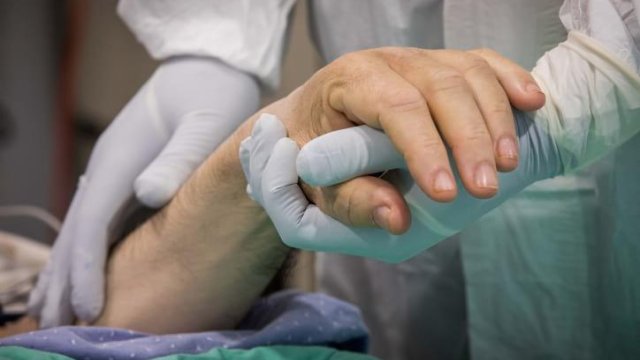 Güləş millimizin sabiq baş məşqçisi koronavirusdan öldü (FOTO)