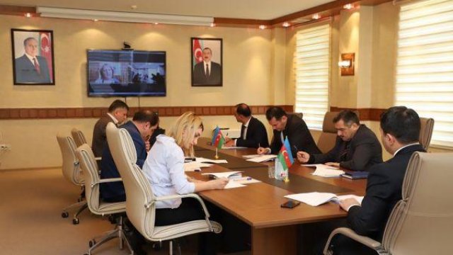 Mirhəsən Seyidov vətəndaşların problemlərini dinləyib