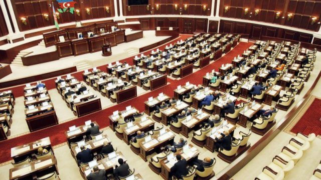 Bu deputatlar karantinə görə parlamentin iclaslarına qatıla bilmirlər