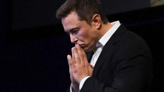 Elon Musk daha 5 evini satışa çıxardı