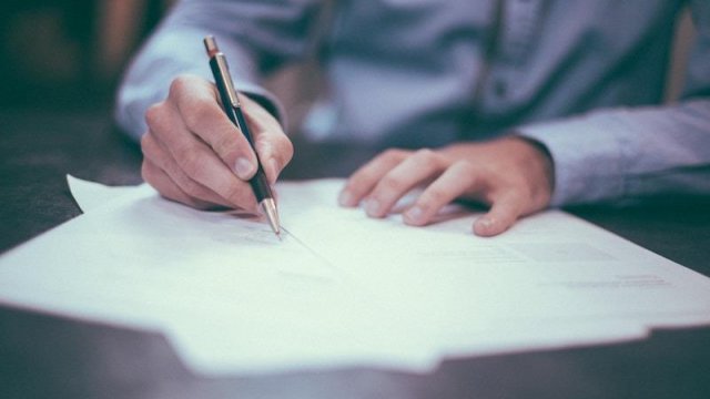 İş yerlərinin süni şəkildə artırılması nə ilə bağlıdır?
