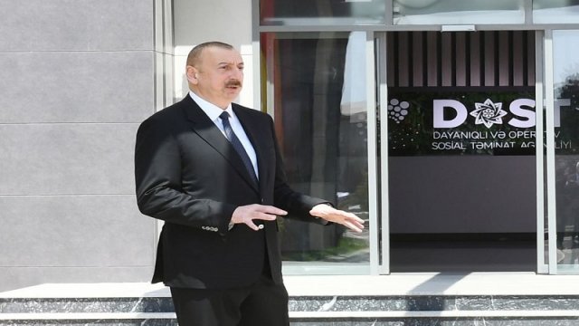 Onları dörd-beş ulduzlu otellərdə saxlayırıq - Prezident karantindəki xəstələrdən danışdı