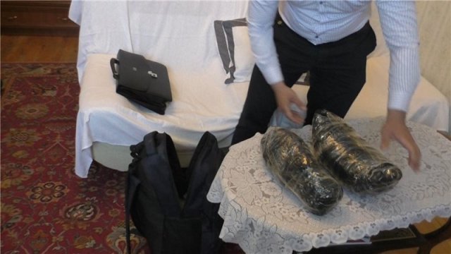 Azərbaycana 10 kq-dan çox narkotik gətirən şəxs tutuldu (VİDEO)