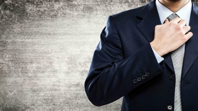 Ana dilində danışa bilməyən məmurlar…