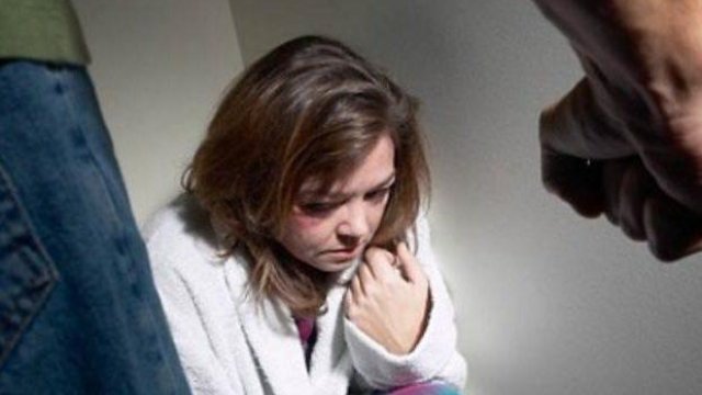 “Evdə qal”ıb döyülənlər: Sığınacağa nə qədər qadın aparılıb? - AÇIQLAMA