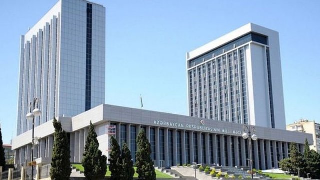 Milli Məclisin qarşısında aksiya cəhdİ