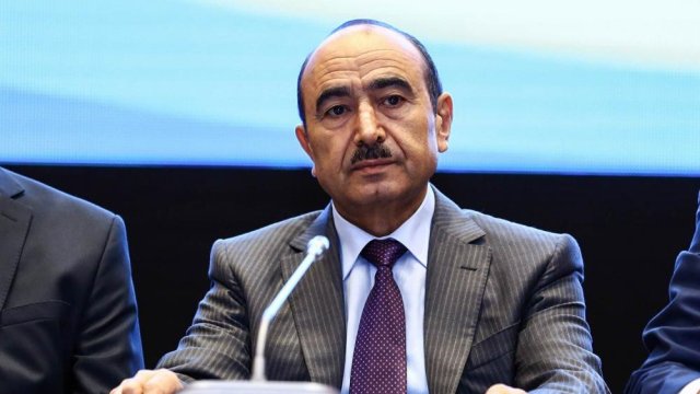 Vikipediya Əli Həsənovun FETO ilə əlaqələri haqqında məlumatları təsdiqlədi