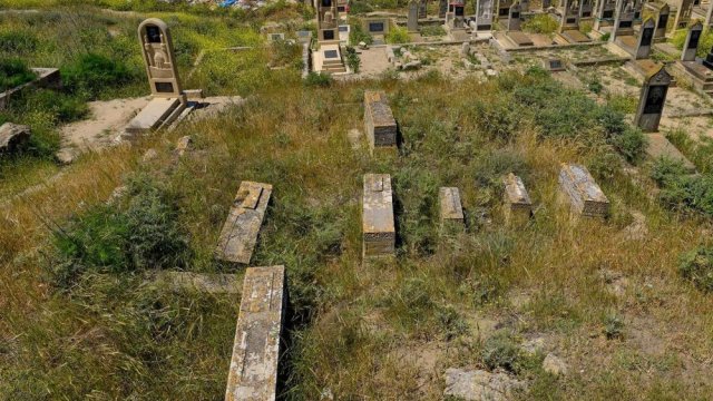 Bakıda sirli qəbiristanlıq: Qılınclı, möhürlü qəbirlər kimlərə məxsusdur? - REPORTAJ