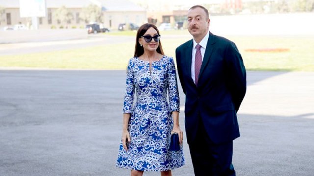 Prezident onlara 100 mənzil, 50 avtomobil hədiyyə etdi (FOTO)